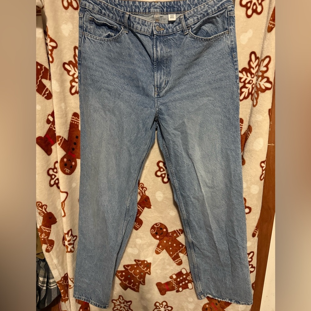 H&M Relaxed Fit Light Blue Jeans